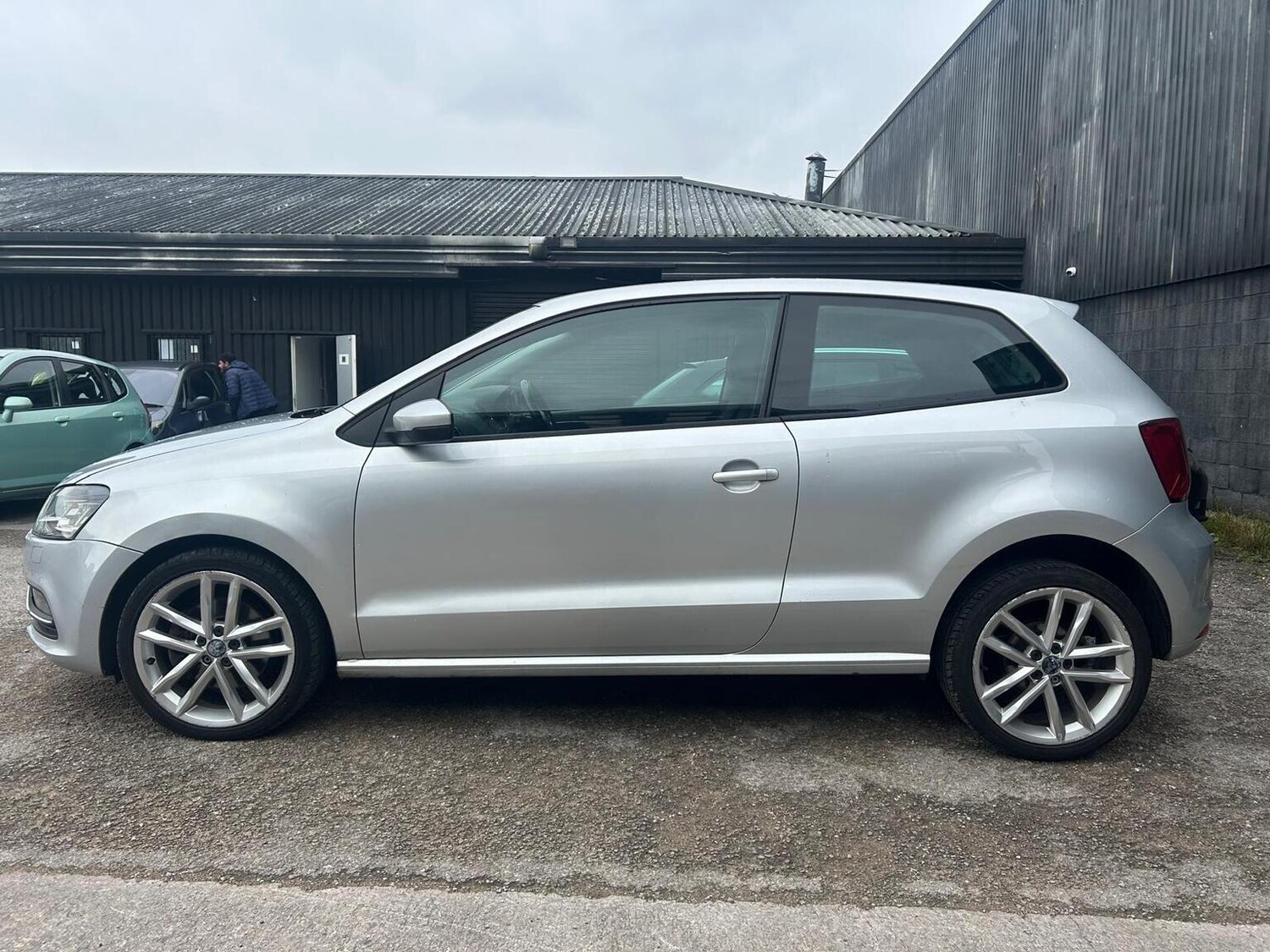 Used Volkswagen Polo 2015 for sale - 77906413: Photo 6