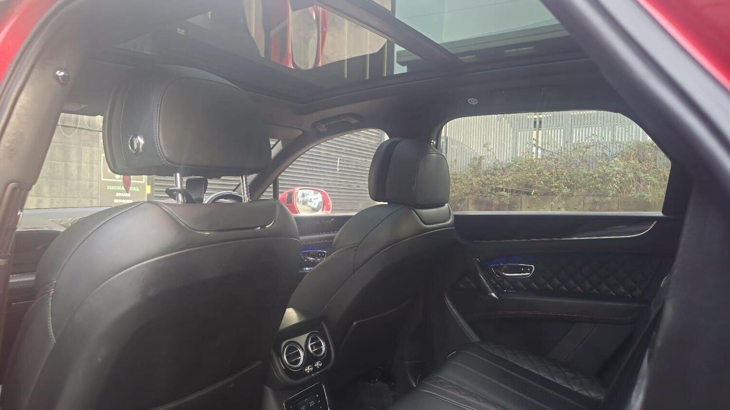 Used Bentley Bentayga 2018 for sale - 77906392: Photo 16