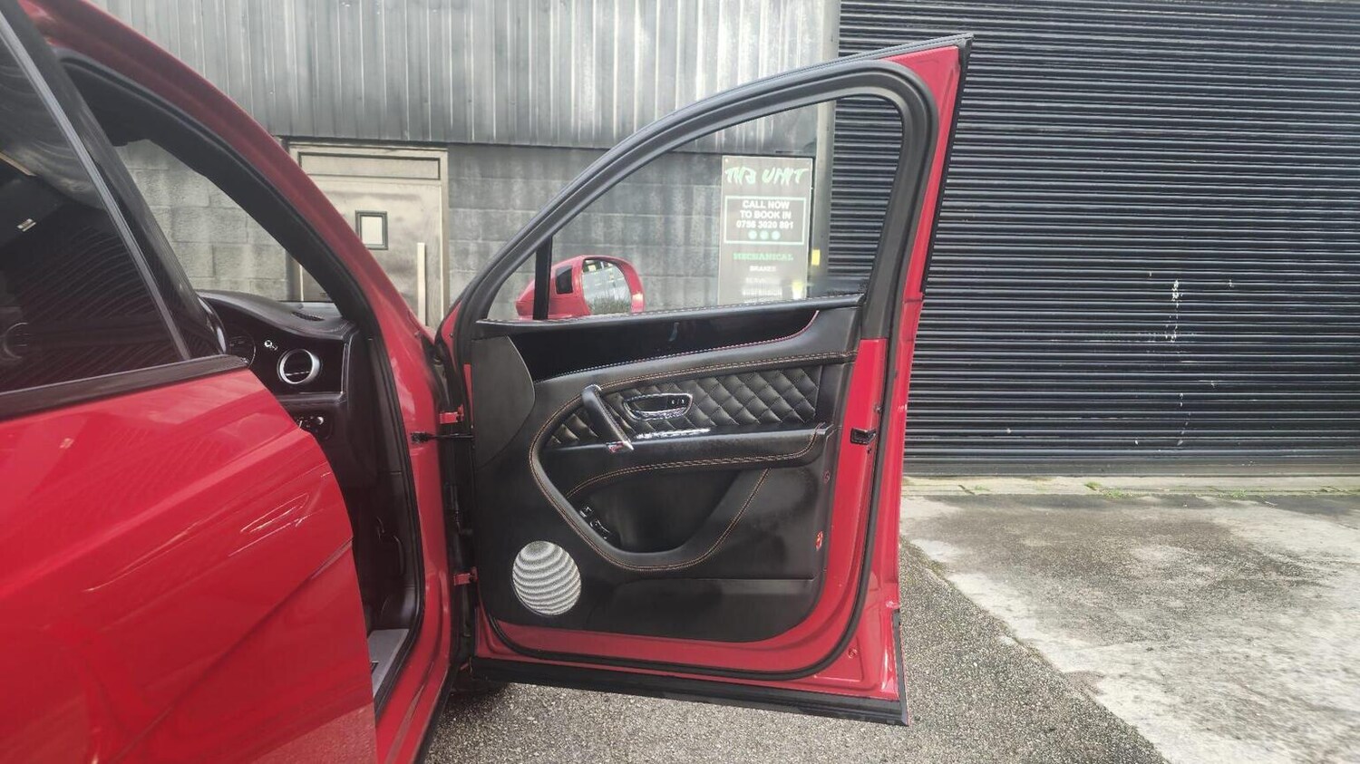 Used Bentley Bentayga 2018 for sale - 77906392: Photo 28