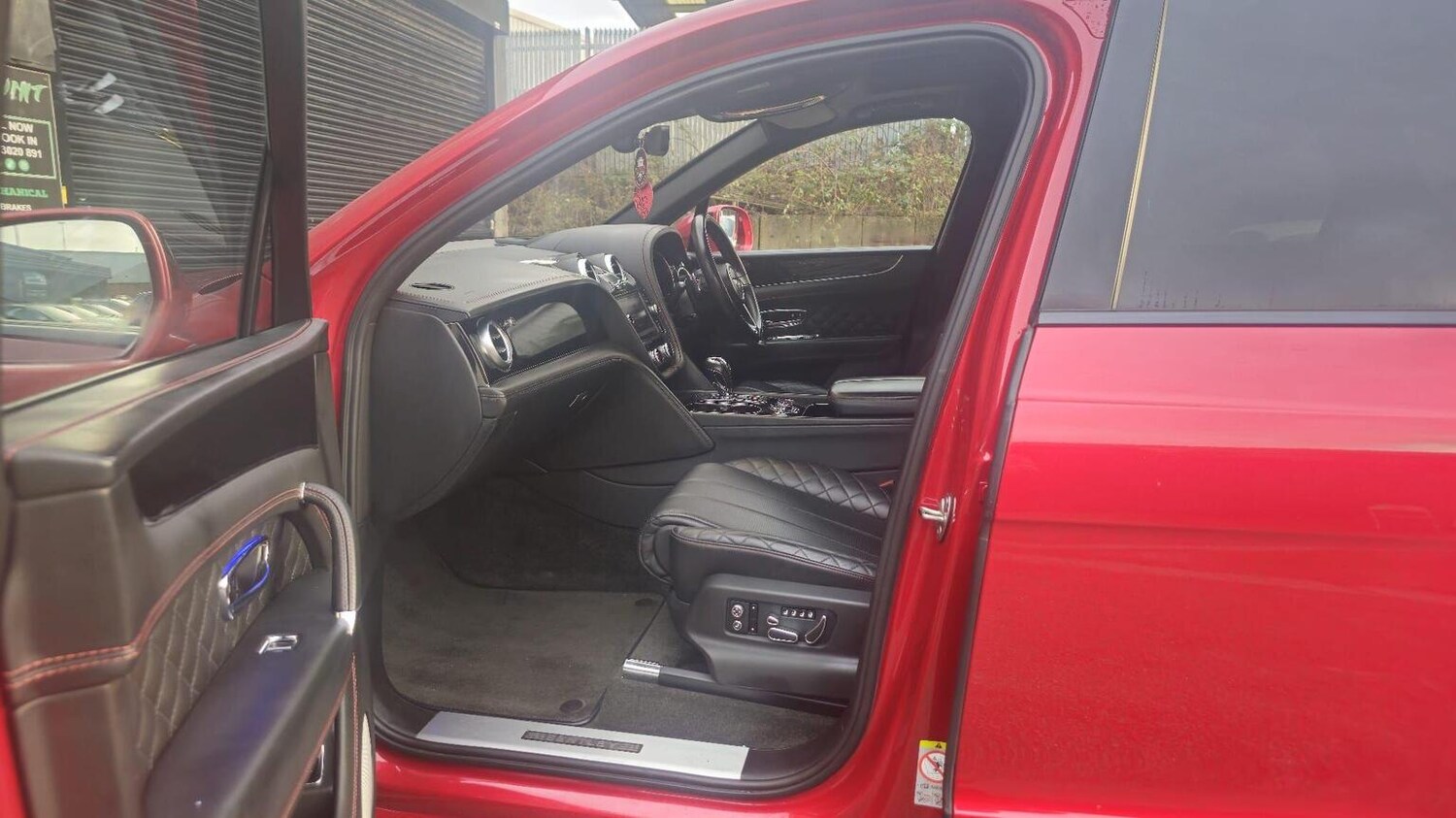 Used Bentley Bentayga 2018 for sale - 77906392: Photo 37