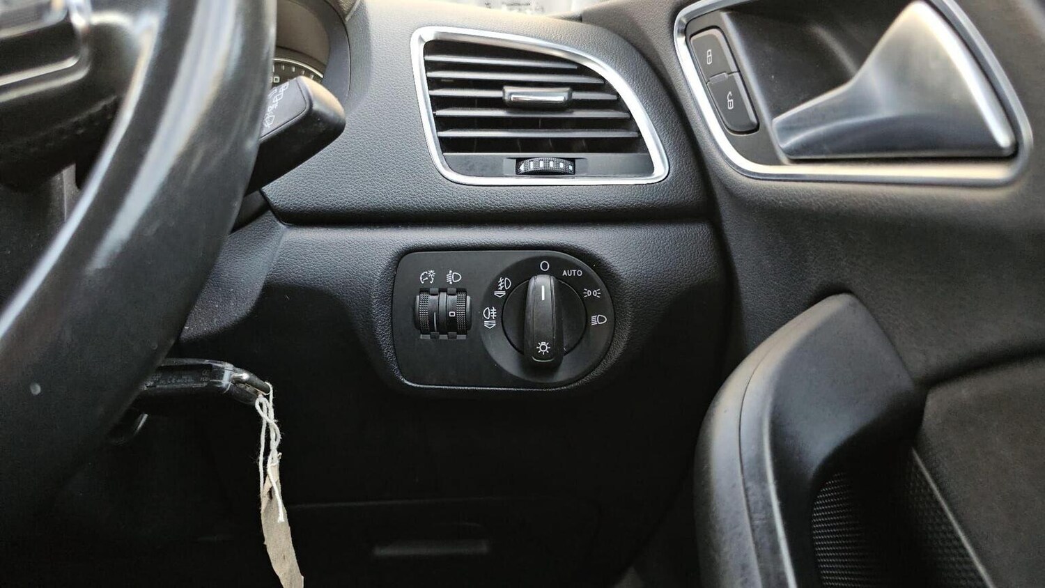 Used Audi Q3 2014 for sale - 77906385: Photo 30