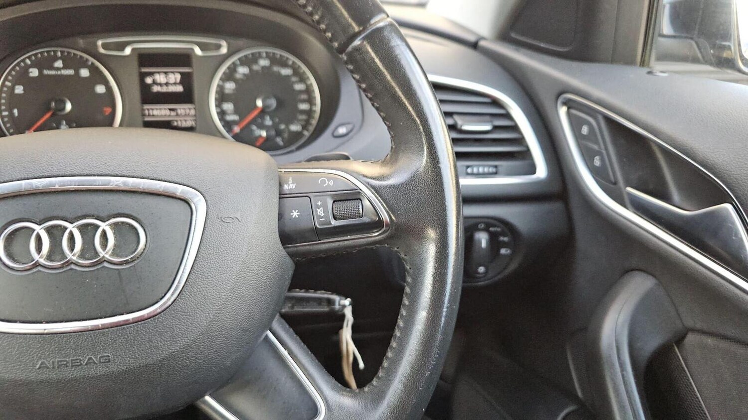 Used Audi Q3 2014 for sale - 77906385: Photo 45