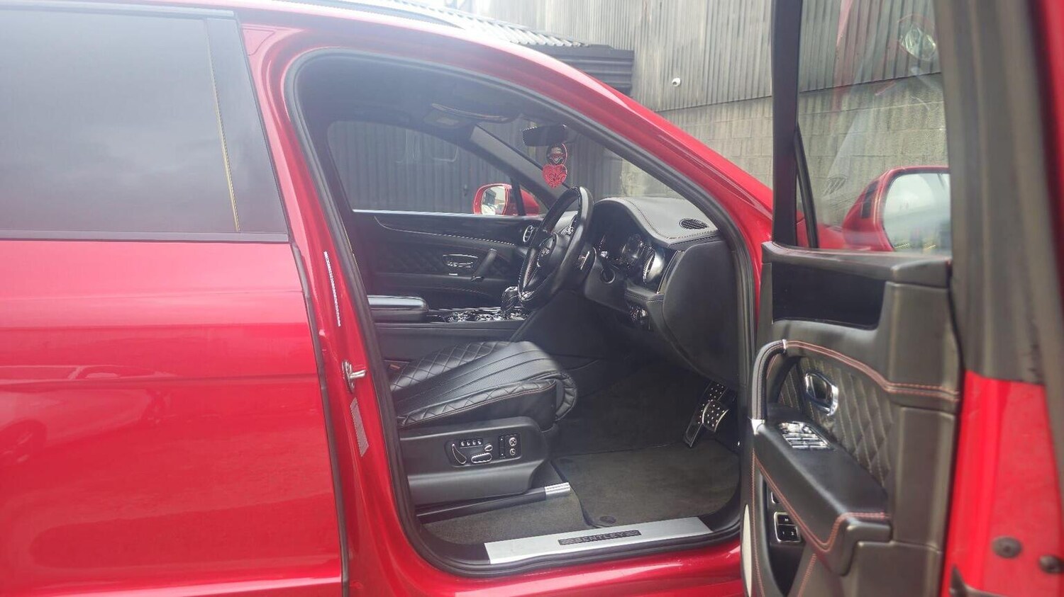 Used Bentley Bentayga 2018 for sale - 78213485: Photo 14