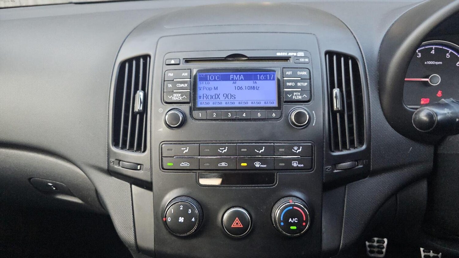 Used Hyundai i30 2010 for sale - 77906432: Photo 46