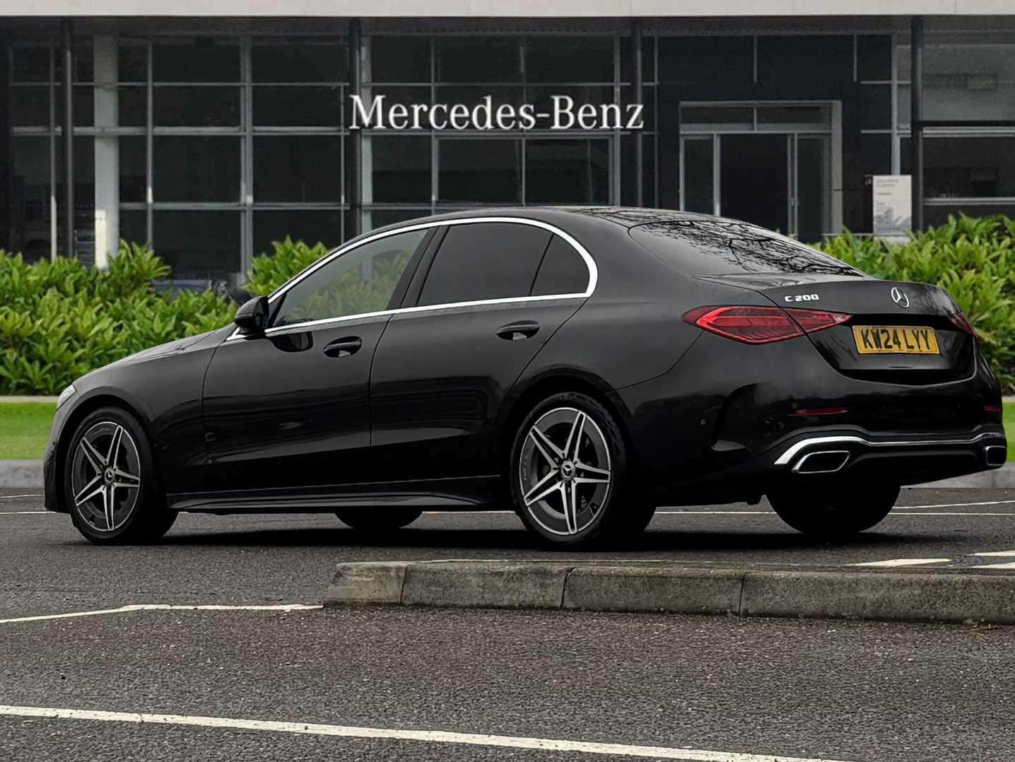 Used Mercedes-Benz C Class 2024 for sale - 76916075: Photo 2