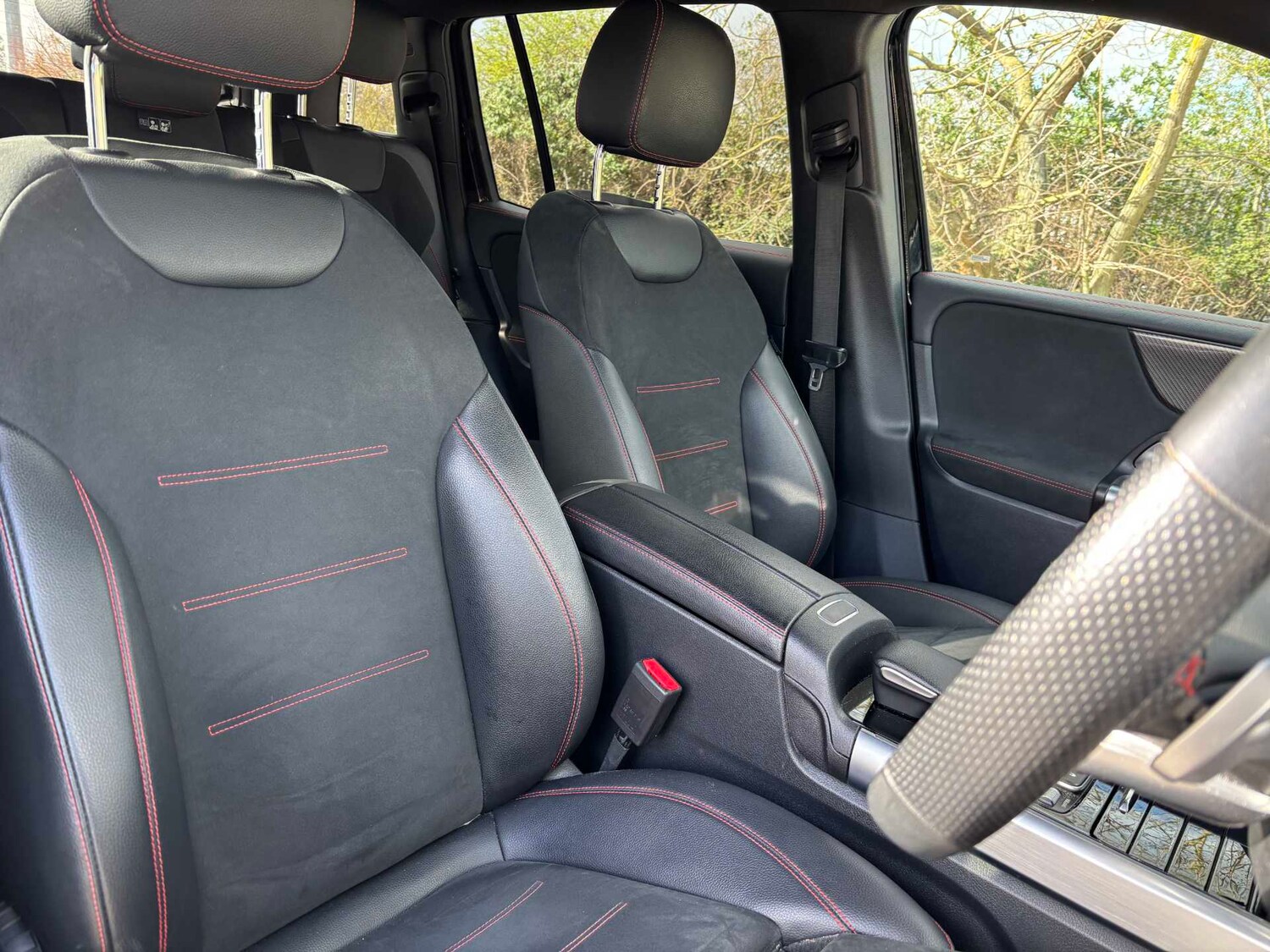 Used Mercedes-Benz GLB 2022 for sale - 77842410: Photo 32