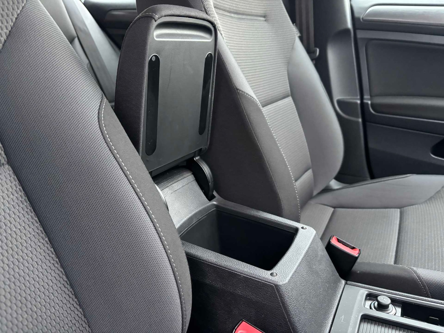 Used Volkswagen Golf 2017 for sale - 76587569: Photo 31