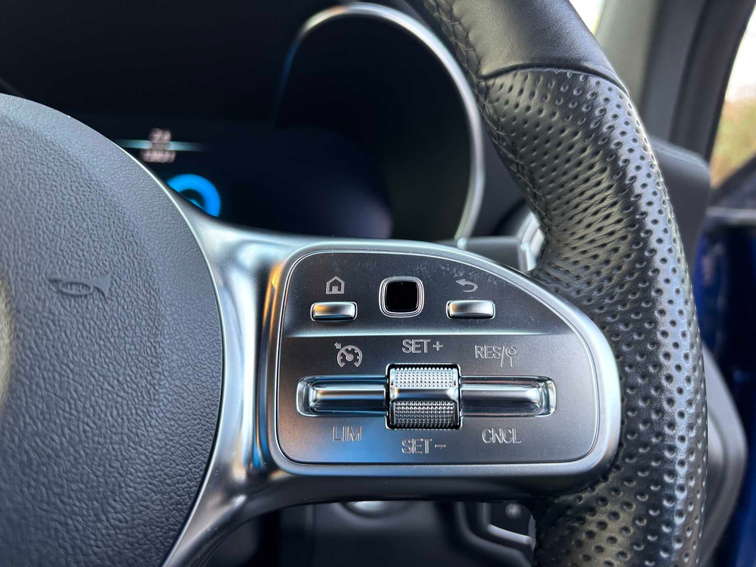 Used Mercedes-Benz GLC 2022 for sale - 76662023: Photo 19