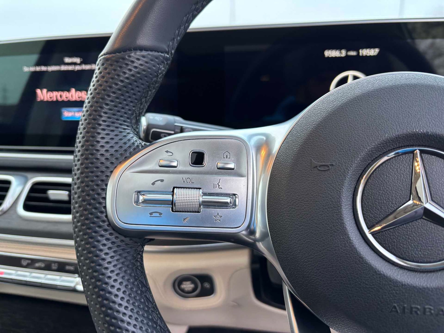 Used Mercedes-Benz GLS 2023 for sale - 76842954: Photo 18