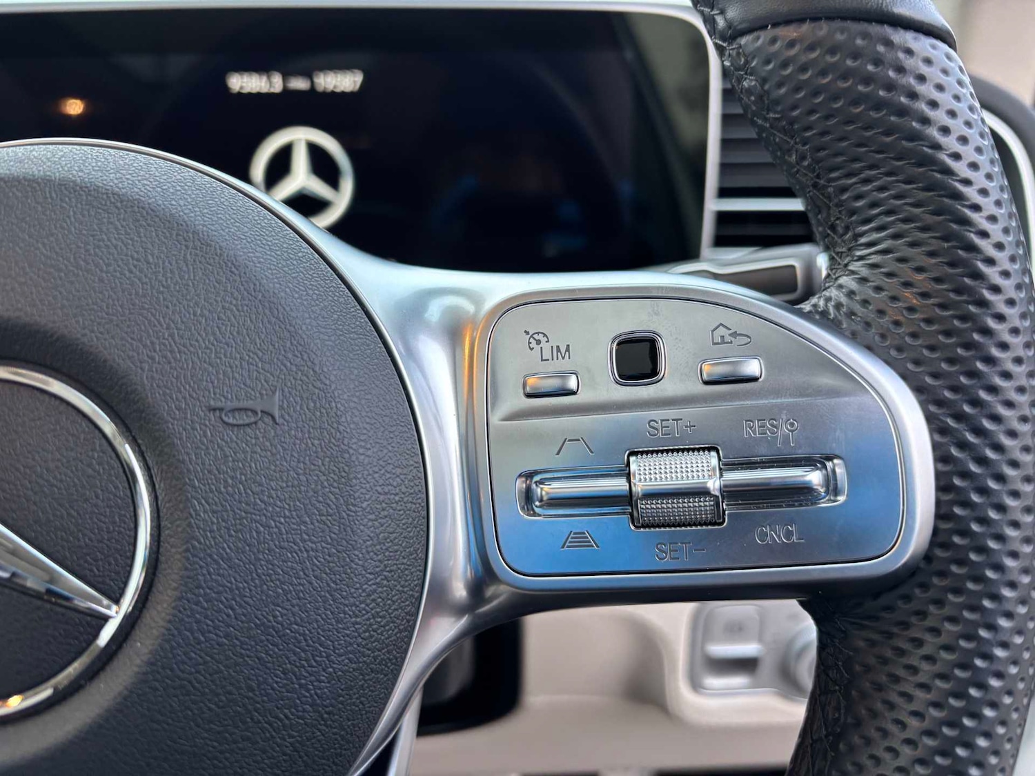 Used Mercedes-Benz GLS 2023 for sale - 76842954: Photo 19