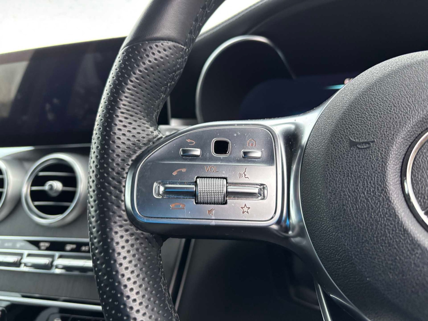 Used Mercedes-Benz GLC 2022 for sale - 77032147: Photo 18