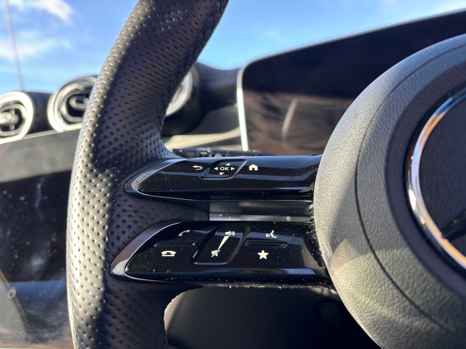 Used Mercedes-Benz GLC 2024 for sale - 76373672: Photo 18