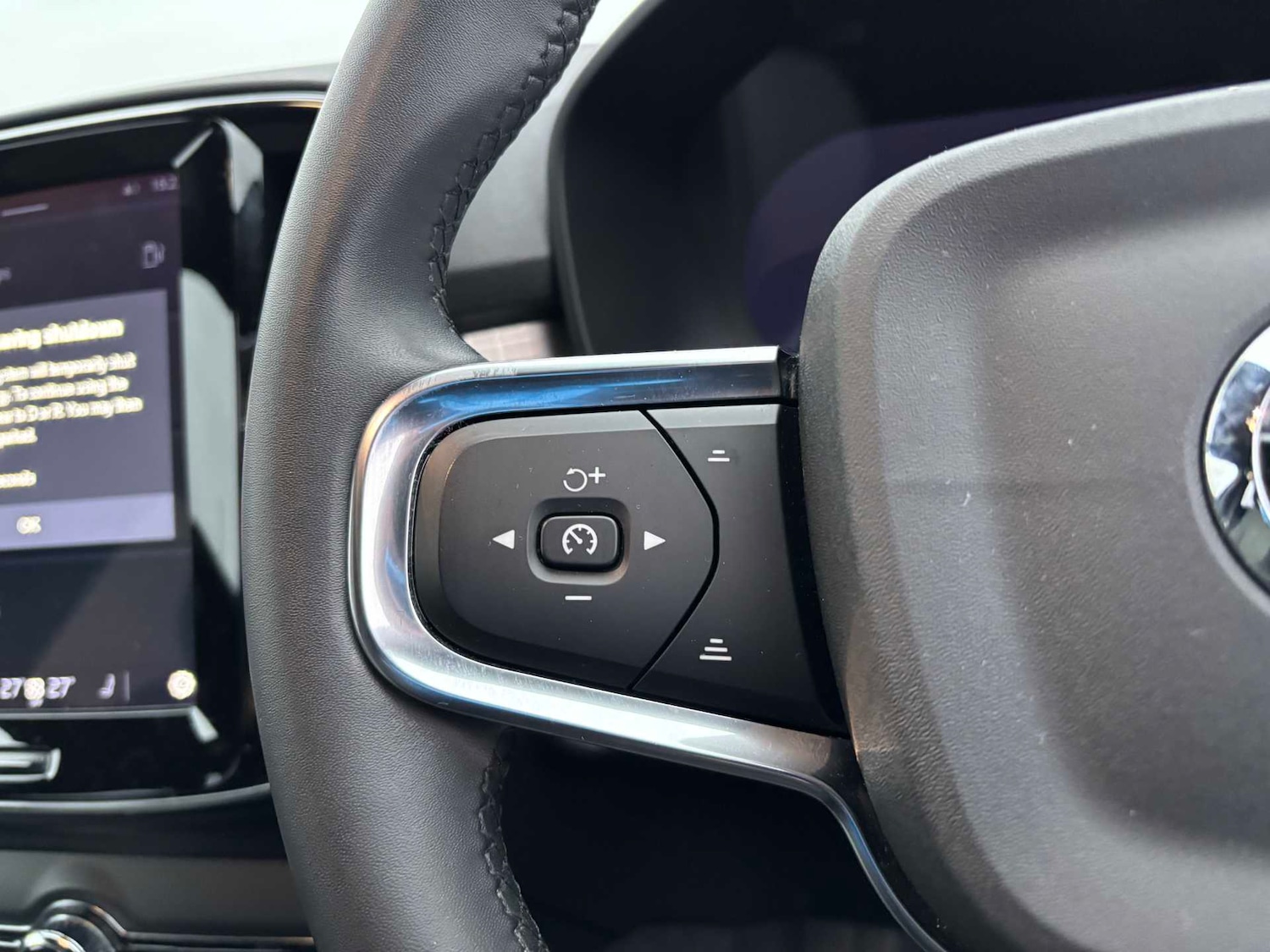 Used Volvo XC40 2023 for sale - 77772167: Photo 18