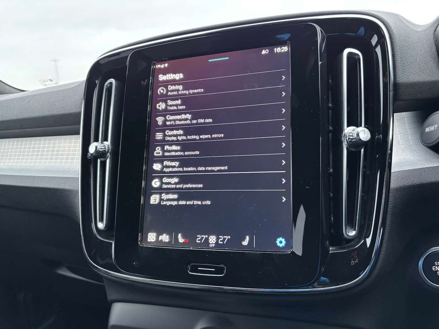 Used Volvo XC40 2023 for sale - 77772167: Photo 35