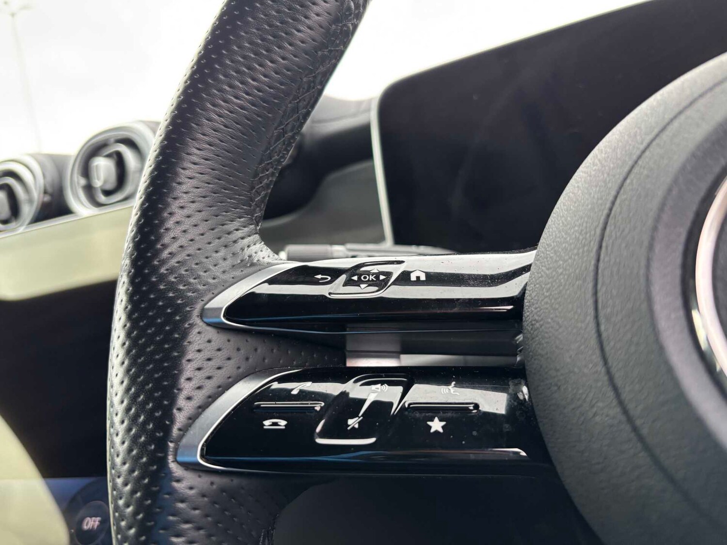 Used Mercedes-Benz GLC 2024 for sale - 77373744: Photo 18