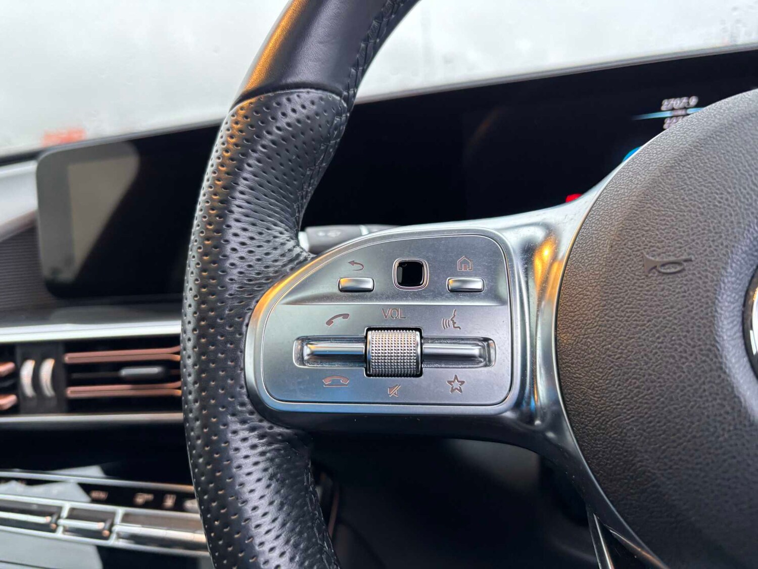 Used Mercedes-Benz EQC 2023 for sale - 77698970: Photo 18