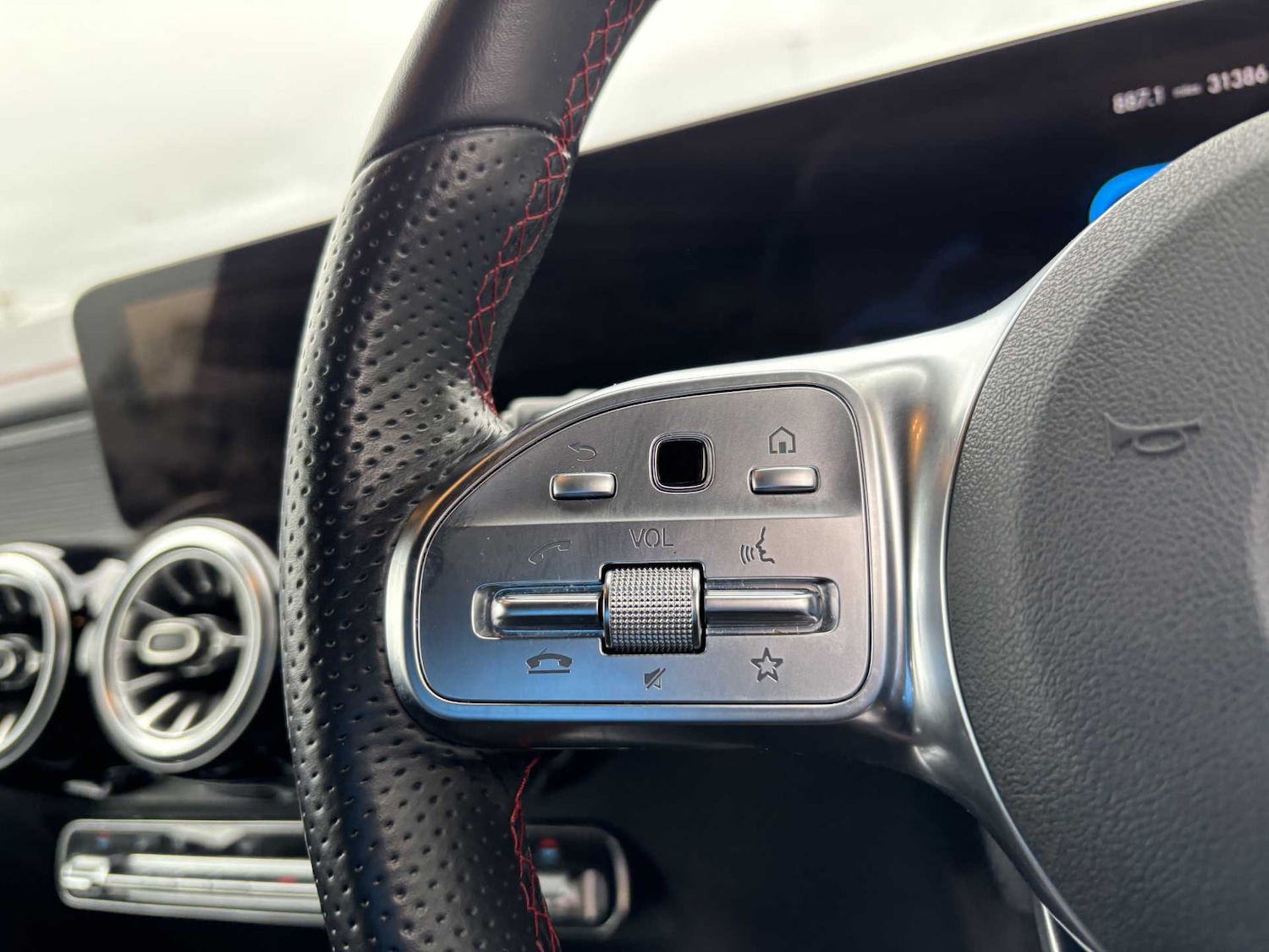 Used Mercedes-Benz EQB 2023 for sale - 76218203: Photo 18