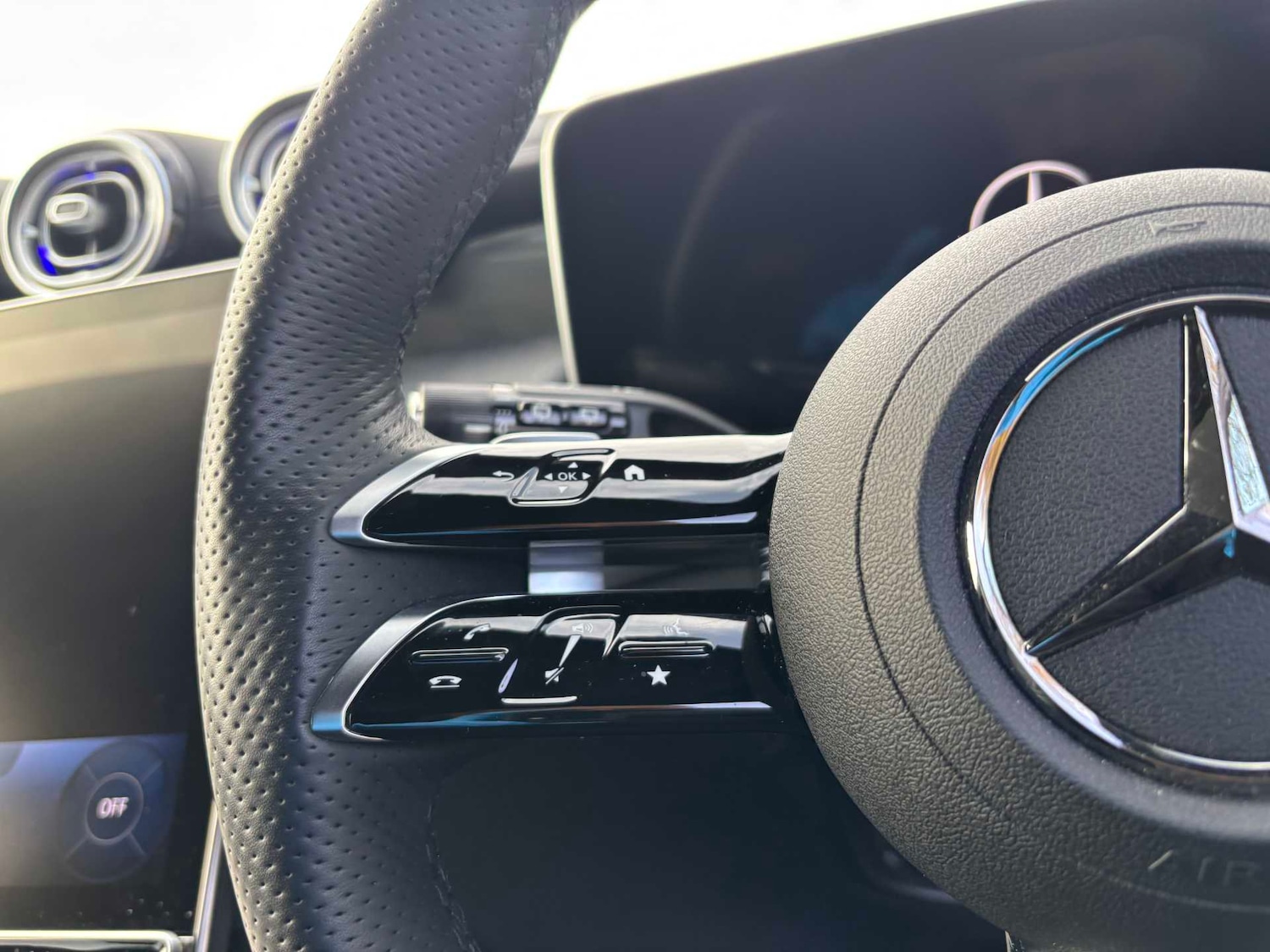 Used Mercedes-Benz GLC 2023 for sale - 76460527: Photo 18