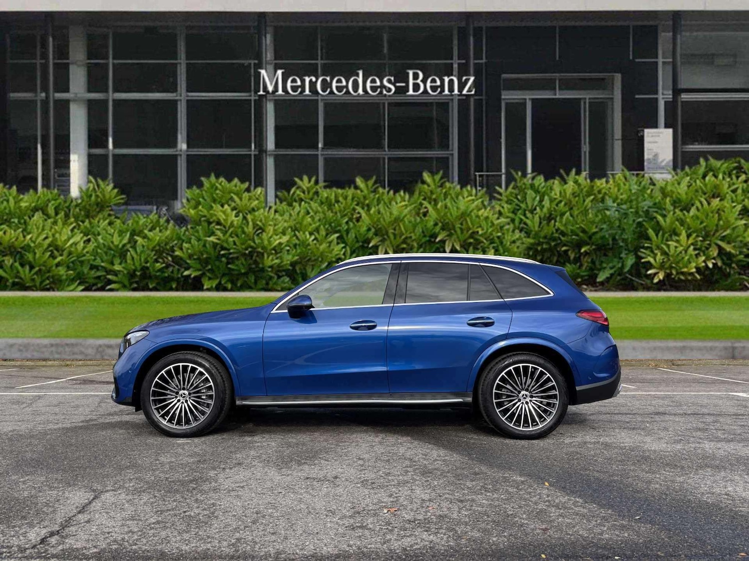 Used Mercedes-Benz GLC 2023 for sale - 76460527: Photo 3