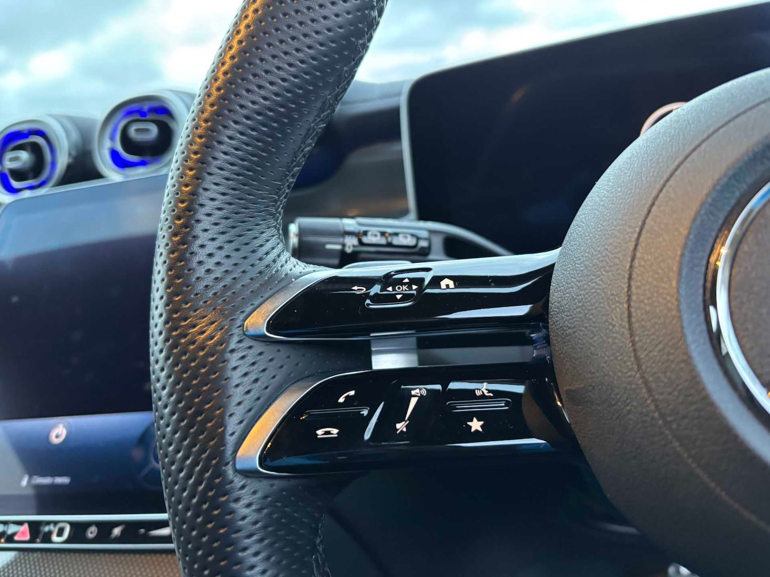 Used Mercedes-Benz GLC 2023 for sale - 76648855: Photo 18