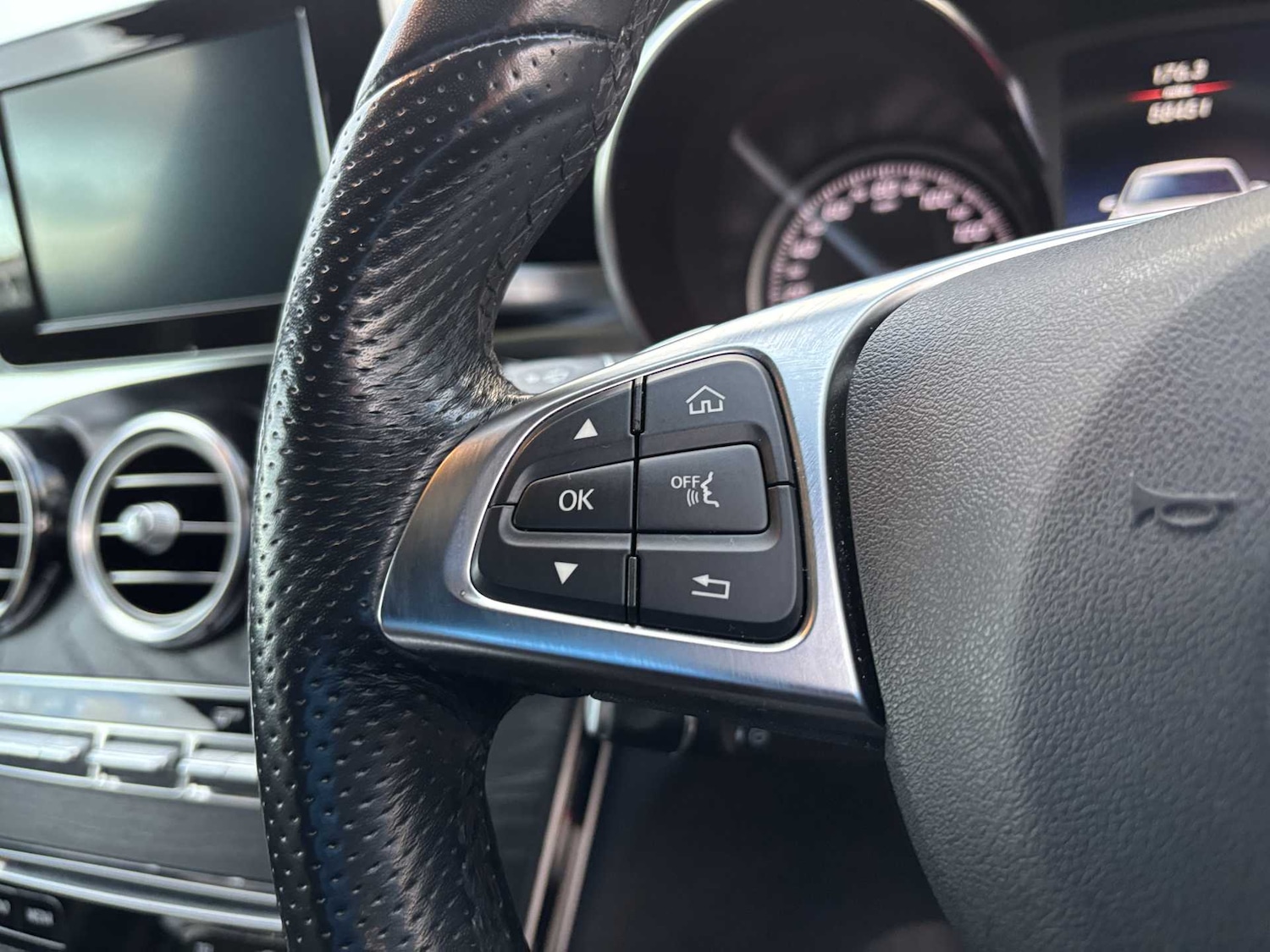 Used Mercedes-Benz GLC 2018 for sale - 76362677: Photo 18