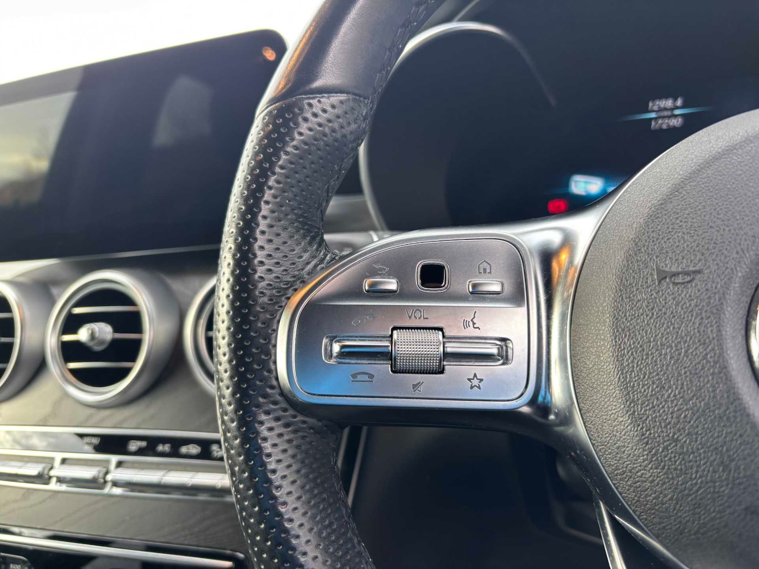 Used Mercedes-Benz GLC 2021 for sale - 76373694: Photo 18