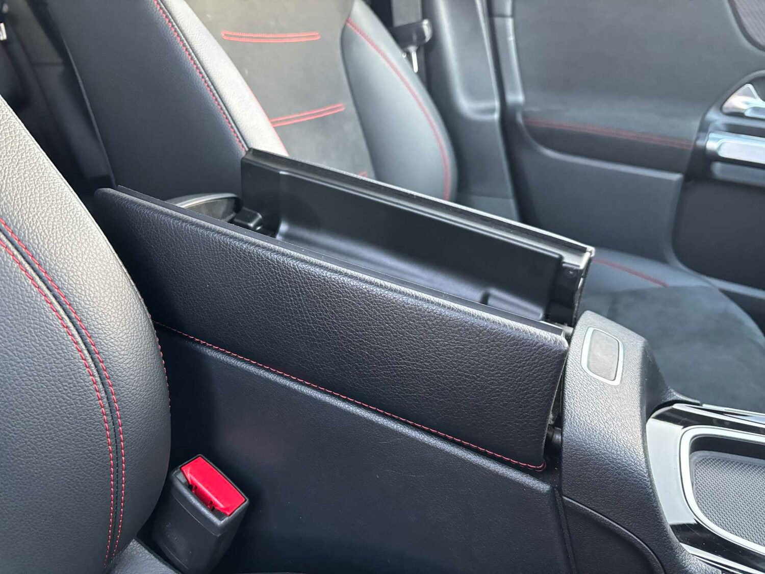 Used Mercedes-Benz GLB 2024 for sale - 77244980: Photo 31