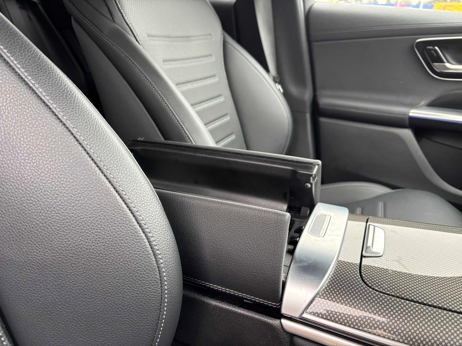 Used Mercedes-Benz GLC 2024 for sale - 76902266: Photo 31