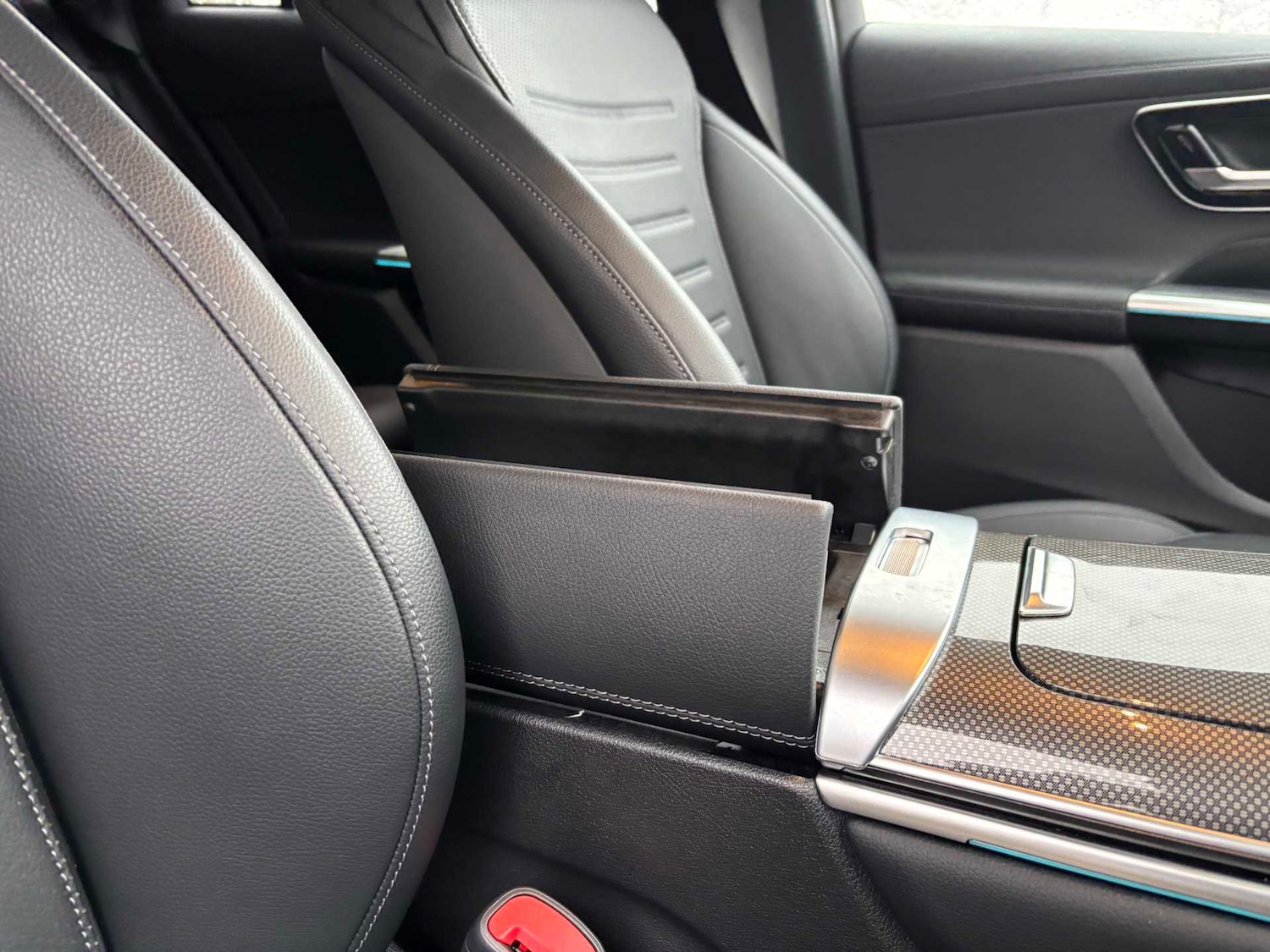 Used Mercedes-Benz GLC 2024 for sale - 76902358: Photo 31