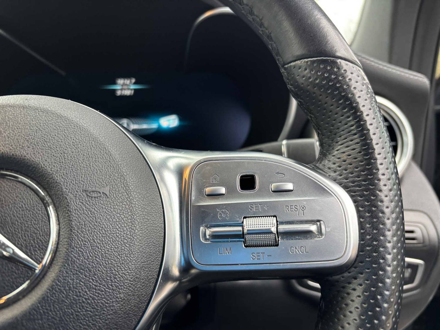 Used Mercedes-Benz GLC 2020 for sale - 77686650: Photo 19