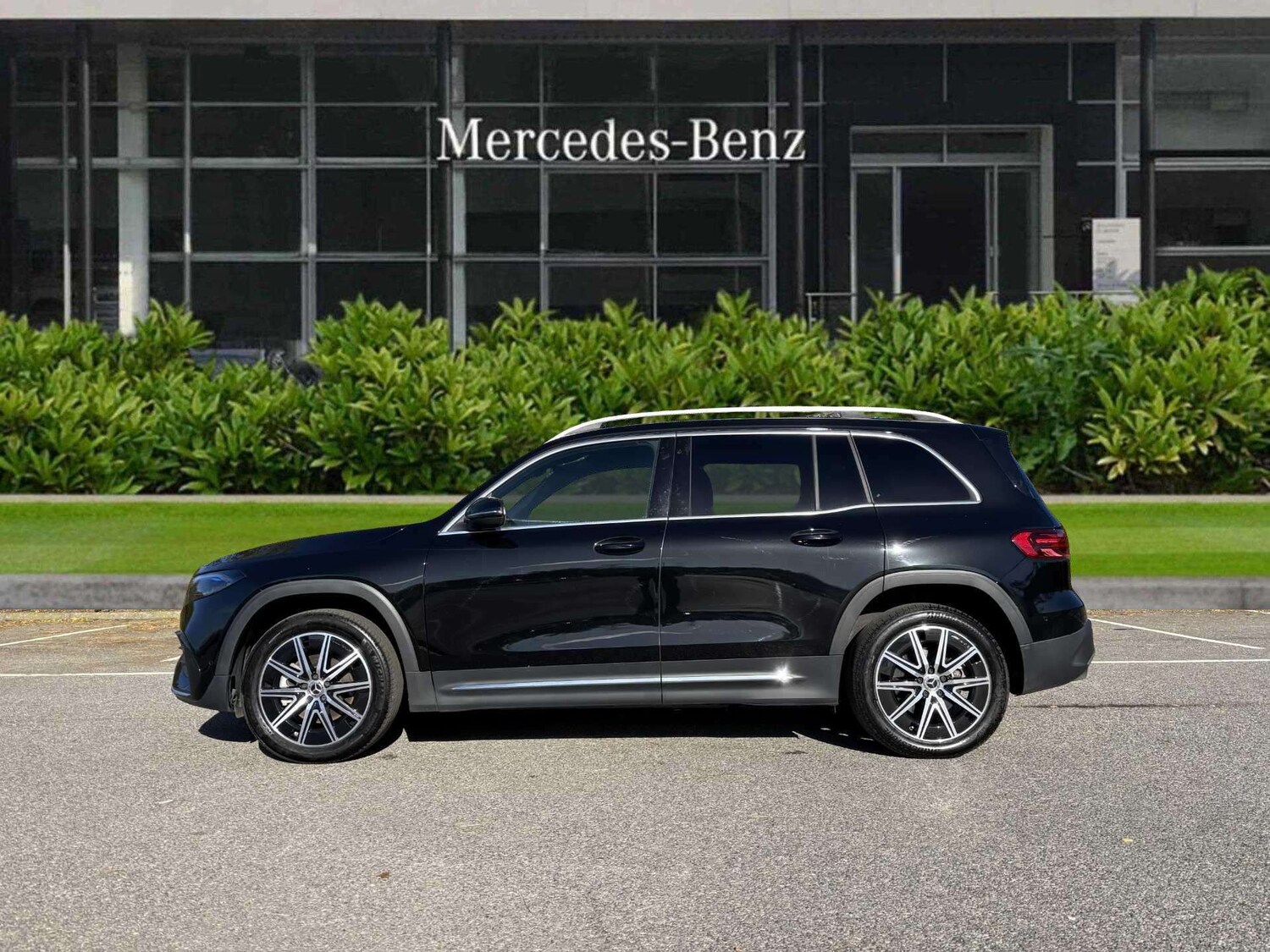 Used Mercedes-Benz EQB 2024 for sale - 76329199: Photo 3