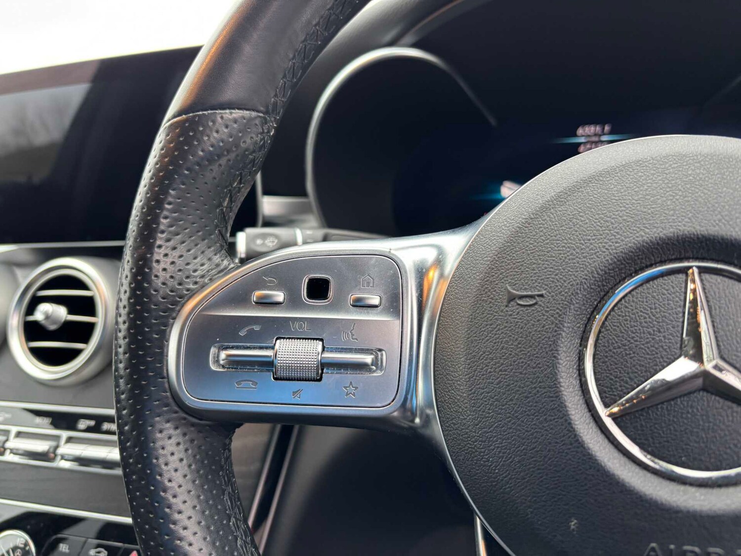 Used Mercedes-Benz C Class 2019 for sale - 77913836: Photo 18