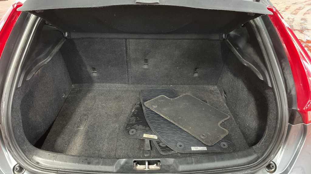 Used Volvo V40 2015 for sale - 76656125: Photo 7