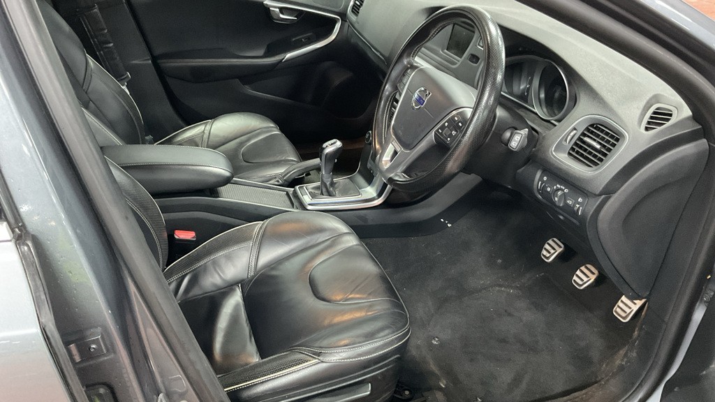 Used Volvo V40 2015 for sale - 76656125: Photo 9