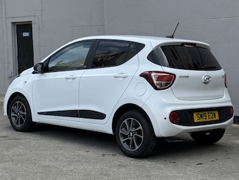 Used Hyundai i10 2019 for sale - 79130732: Photo