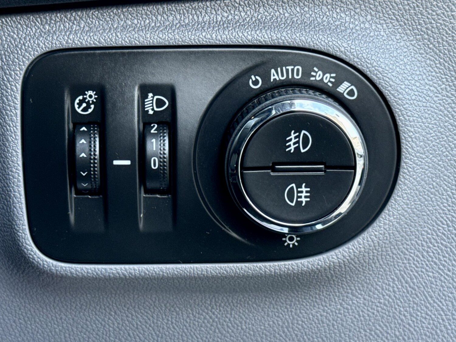 Used Vauxhall Corsa 2015 for sale - 76268523: Photo 24