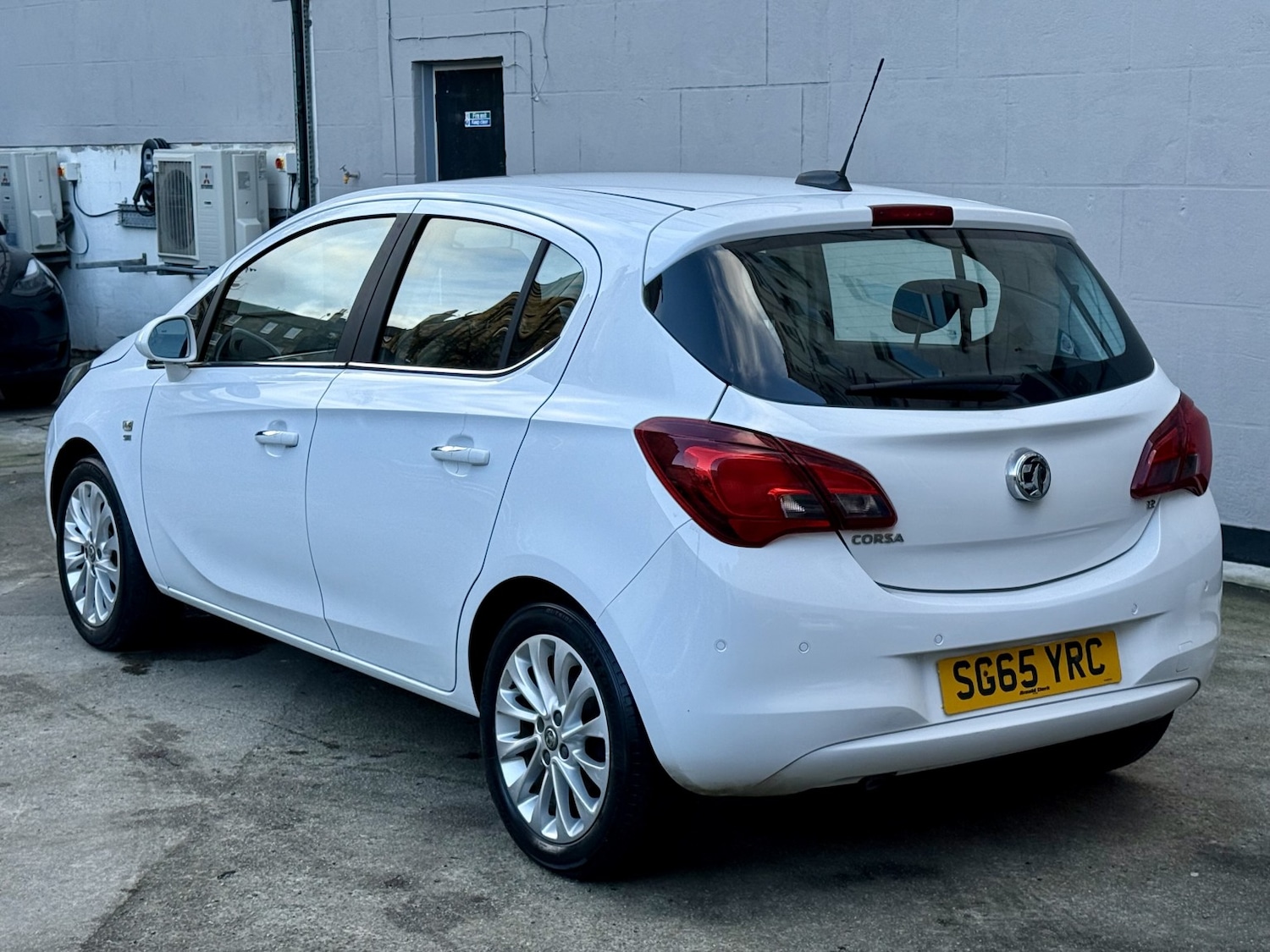 Used Vauxhall Corsa 2015 for sale - 76268523: Photo 3