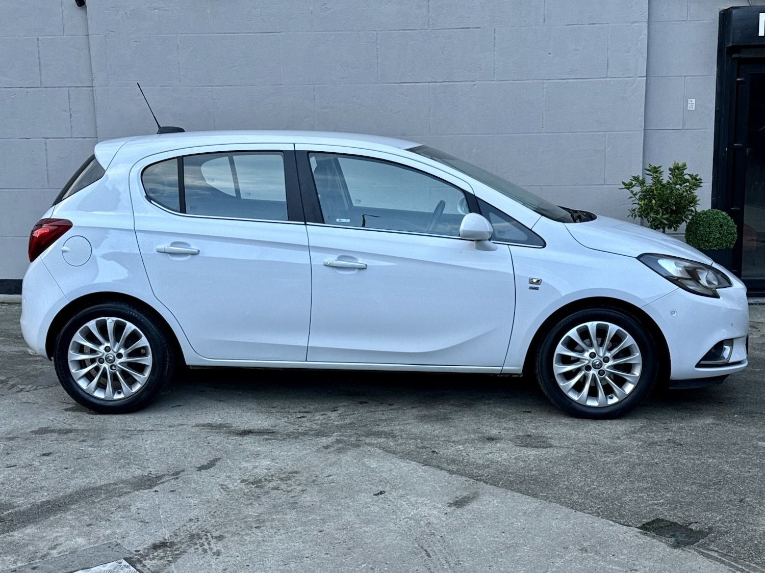 Used Vauxhall Corsa 2015 for sale - 76268523: Photo 5