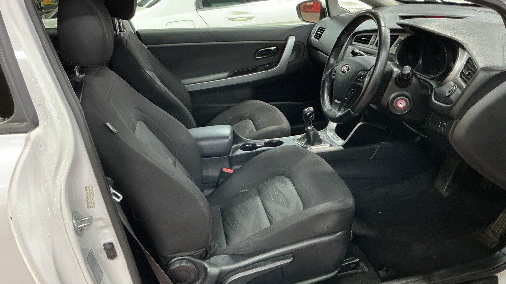 Used Kia Pro Ceed 2015 for sale - 76855360: Photo 5