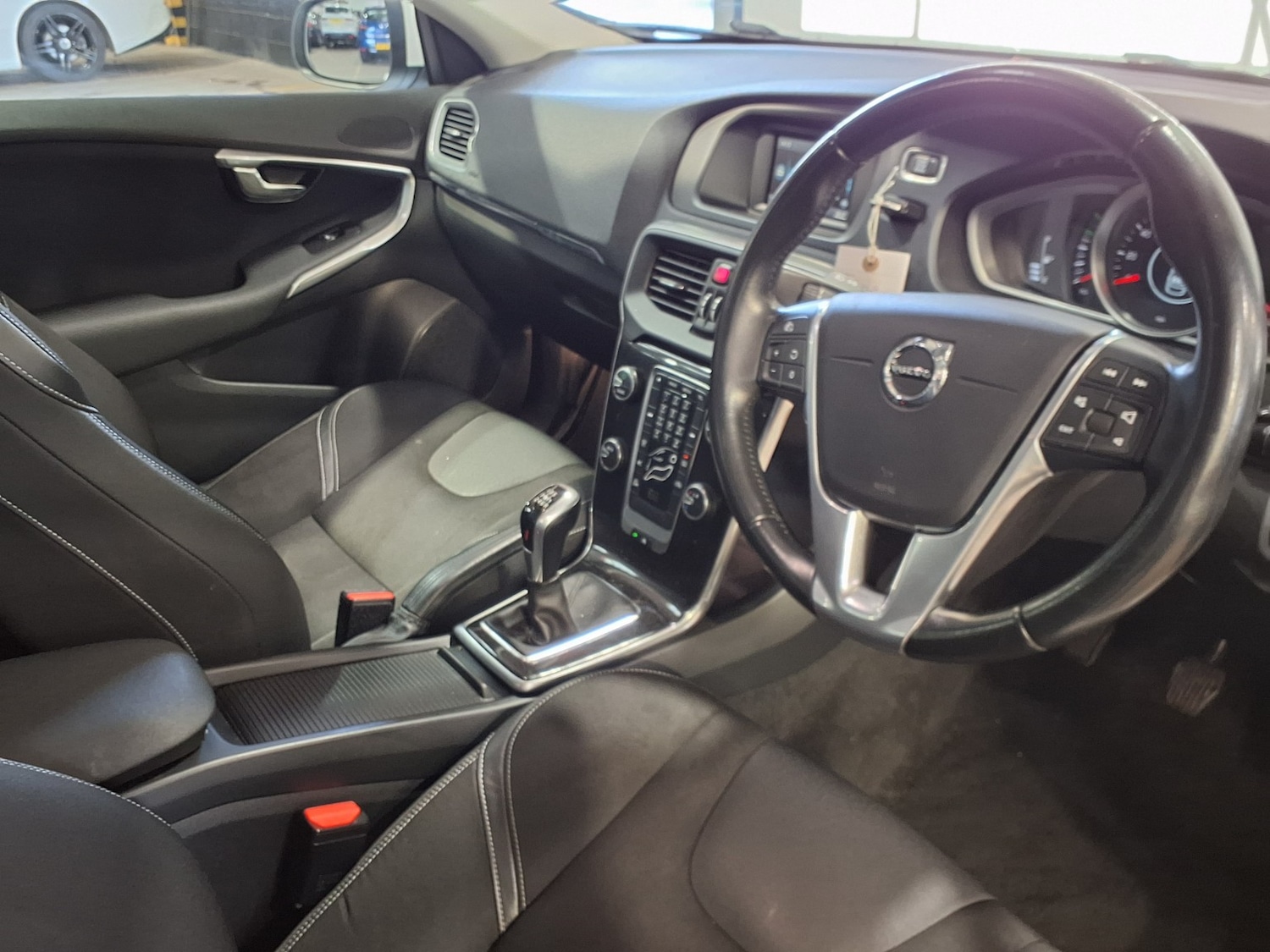 Used Volvo V40 2016 for sale - 77636915: Photo 3