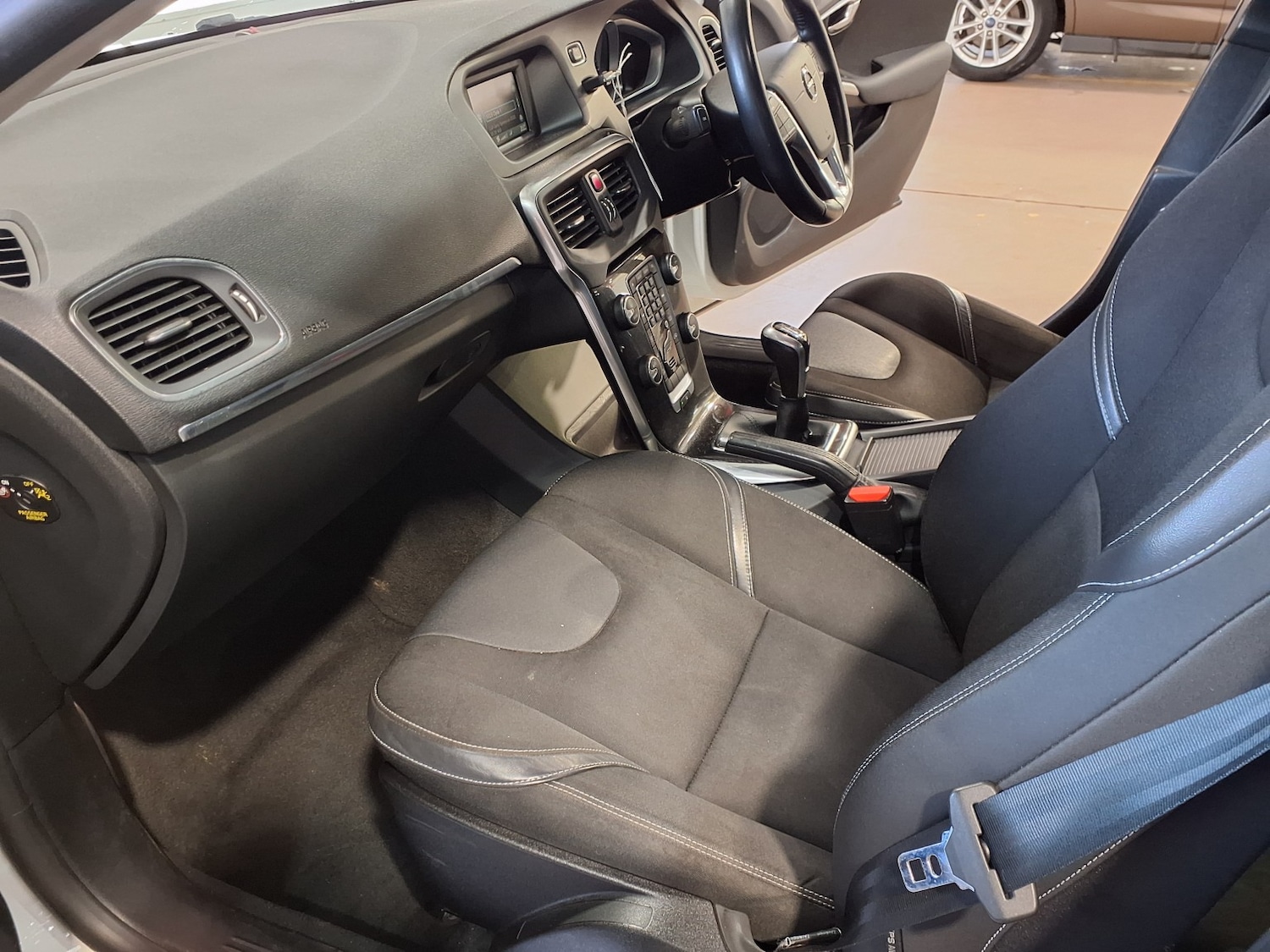 Used Volvo V40 2016 for sale - 77636915: Photo 5