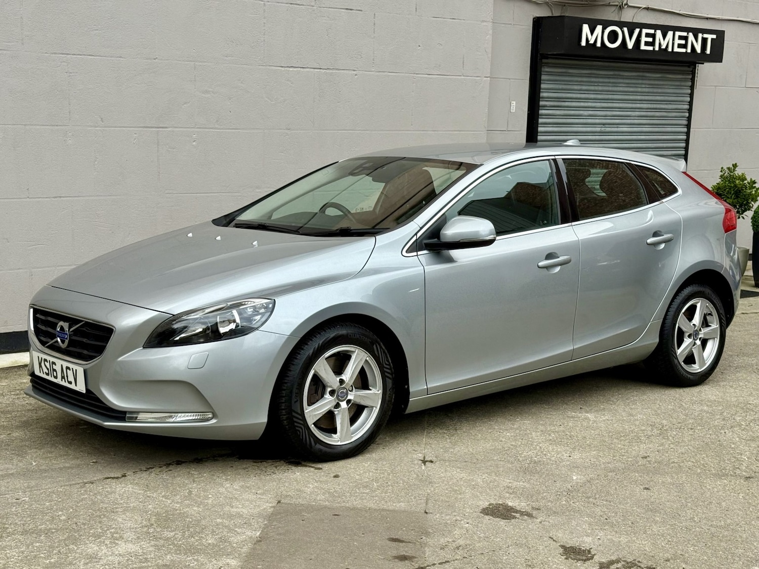 Used Volvo V40 2016 for sale - 77465001: Photo 2
