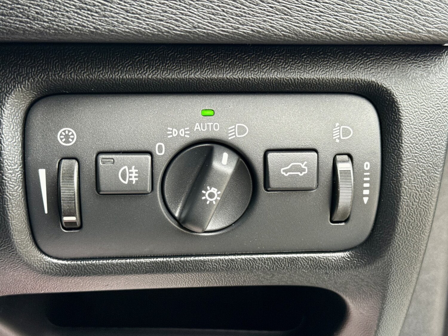 Used Volvo V40 2016 for sale - 77465001: Photo 27