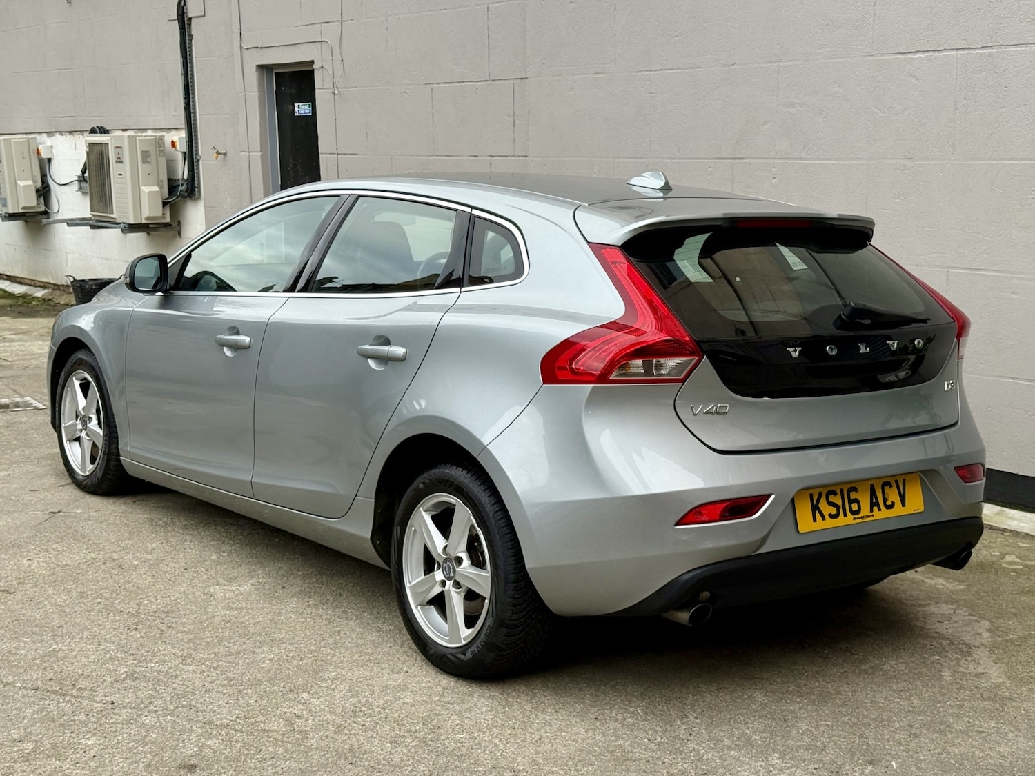 Used Volvo V40 2016 for sale - 77465001: Photo 3