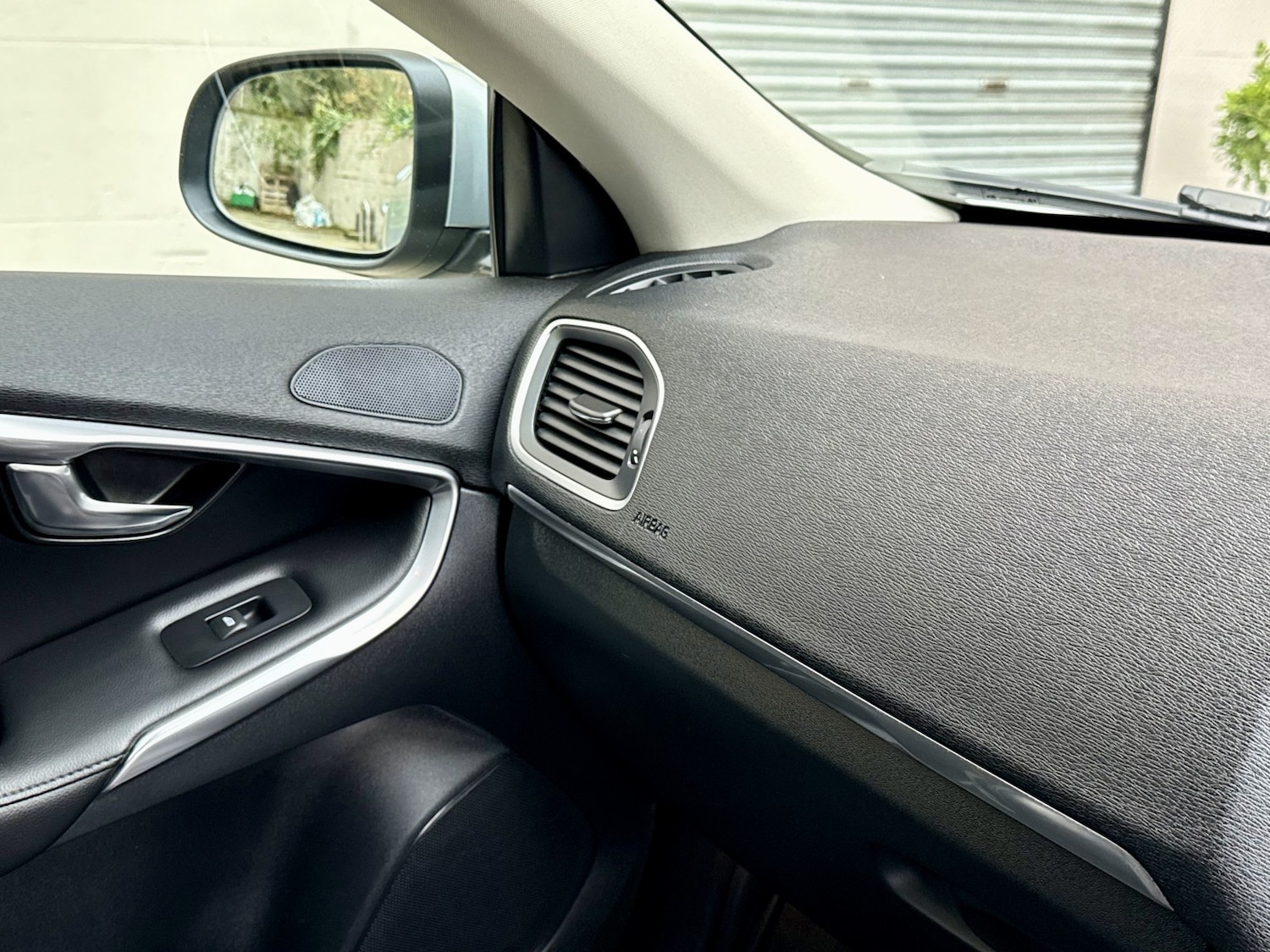 Used Volvo V40 2016 for sale - 77465001: Photo 30