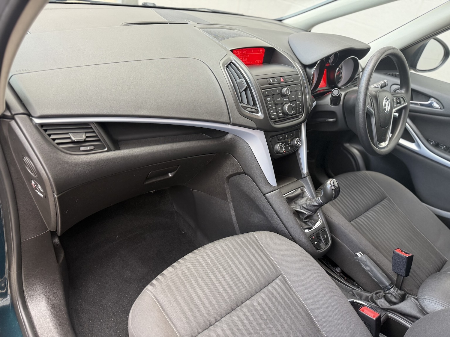 Used Vauxhall Zafira Tourer 2015 for sale - 76358159: Photo 13