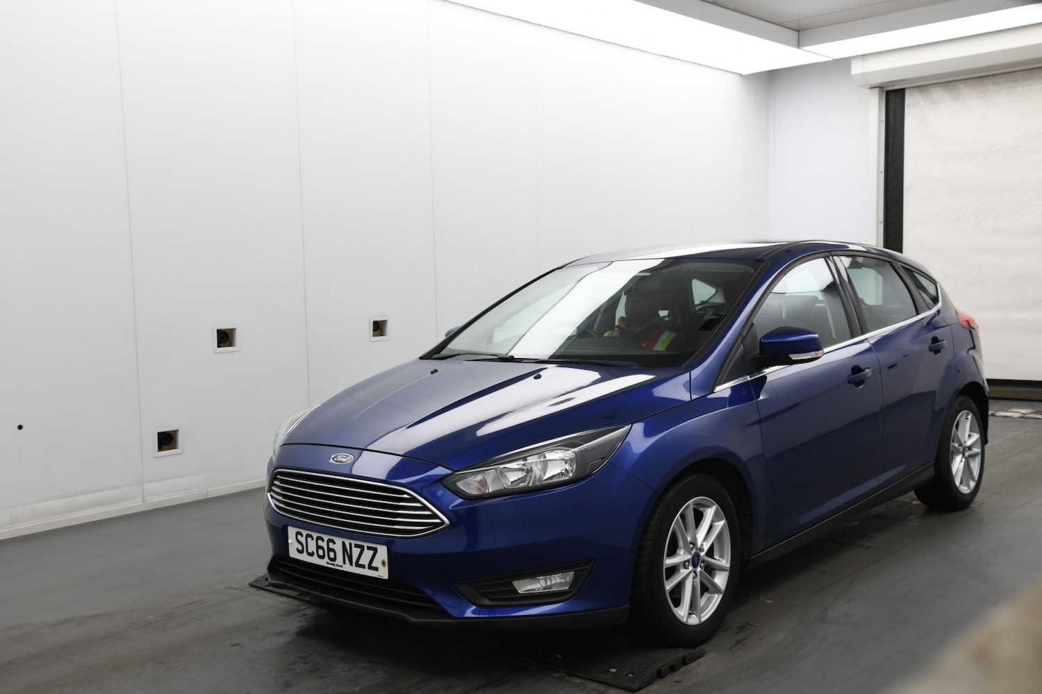 Used Ford Focus 2017 for sale - 76439837: Photo 2