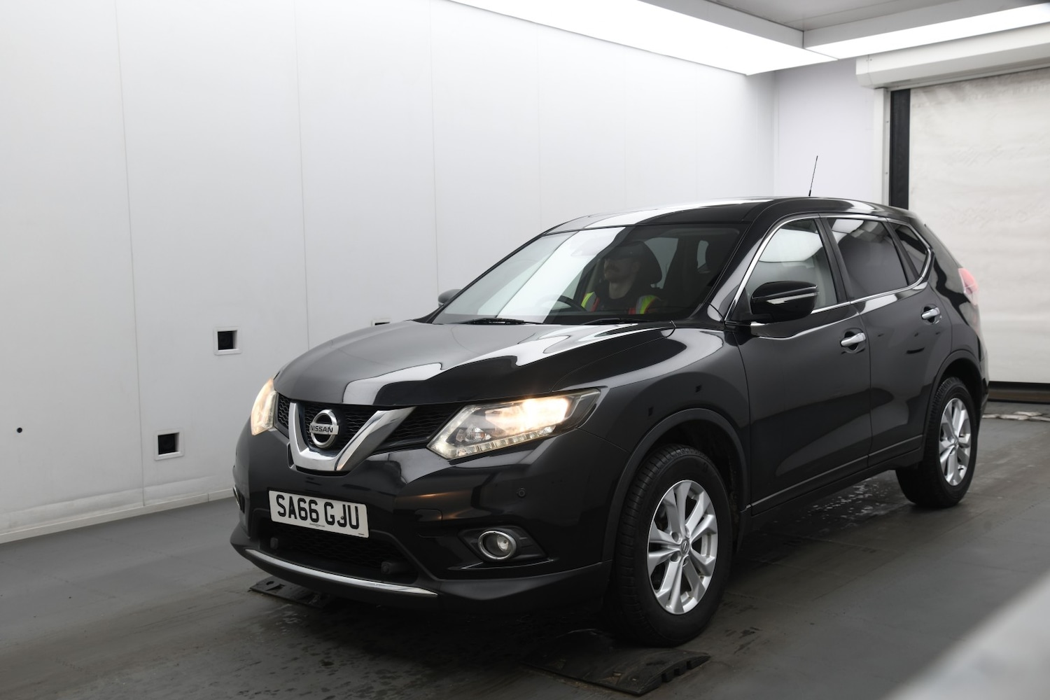 Used Nissan X-Trail 2016 for sale - 77636940: Photo 2