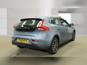 Used Volvo V40 2018 for sale - 78469722: Photo