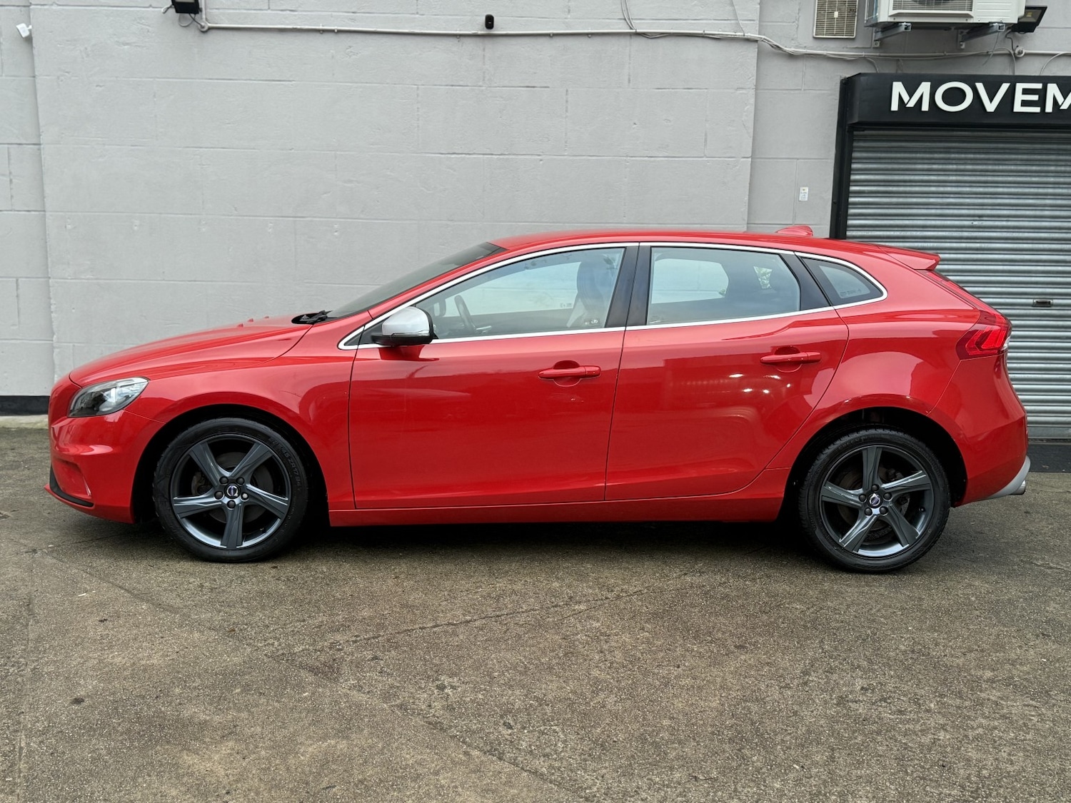 Used Volvo V40 2016 for sale - 77681683: Photo 4